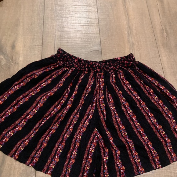 Zara girls black floral float shorts - Picture 4 of 4